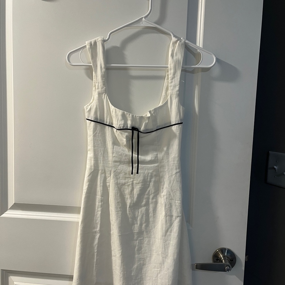 Peppermayo NWT White Mini Dress with Black Bow Trim SIZE 0 - Picture 3 of 7